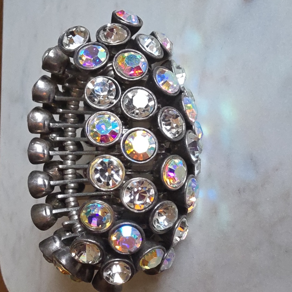 Avant Garde Expandable Strass Rhinestone Bracelet 
Bin 23